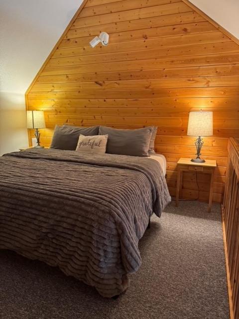 Lodge Susitna River Lodging, *