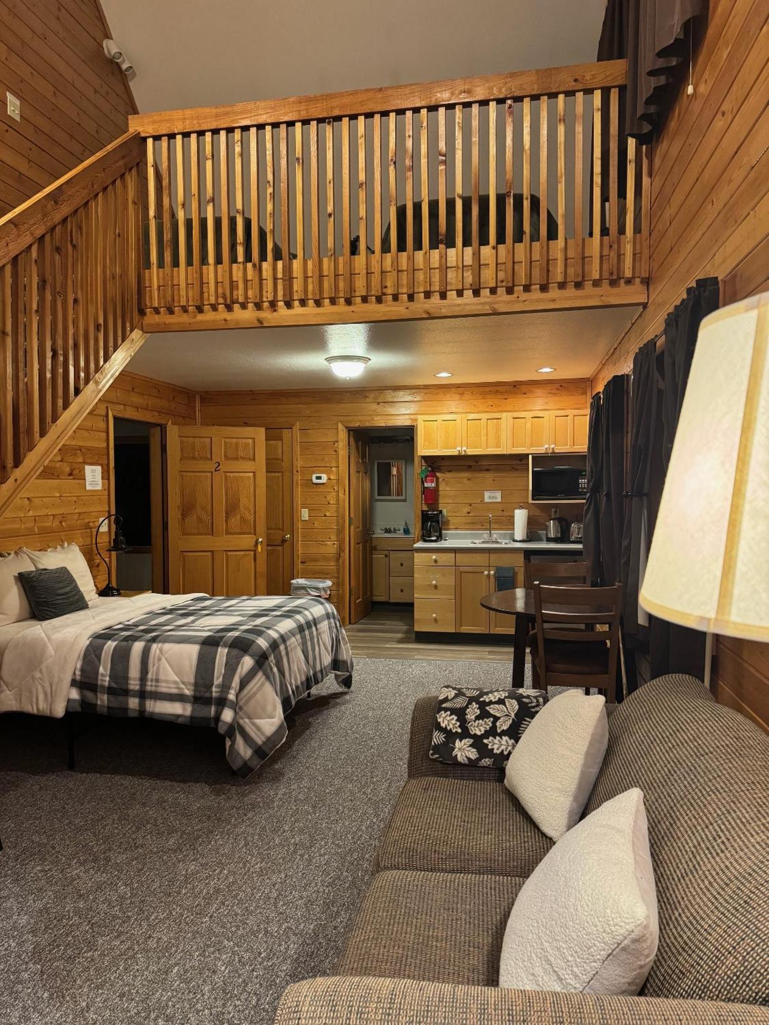 Lodge Susitna River Lodging, *